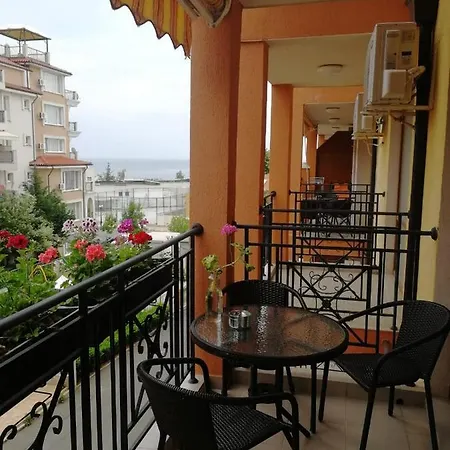 Викторио3 Apartment